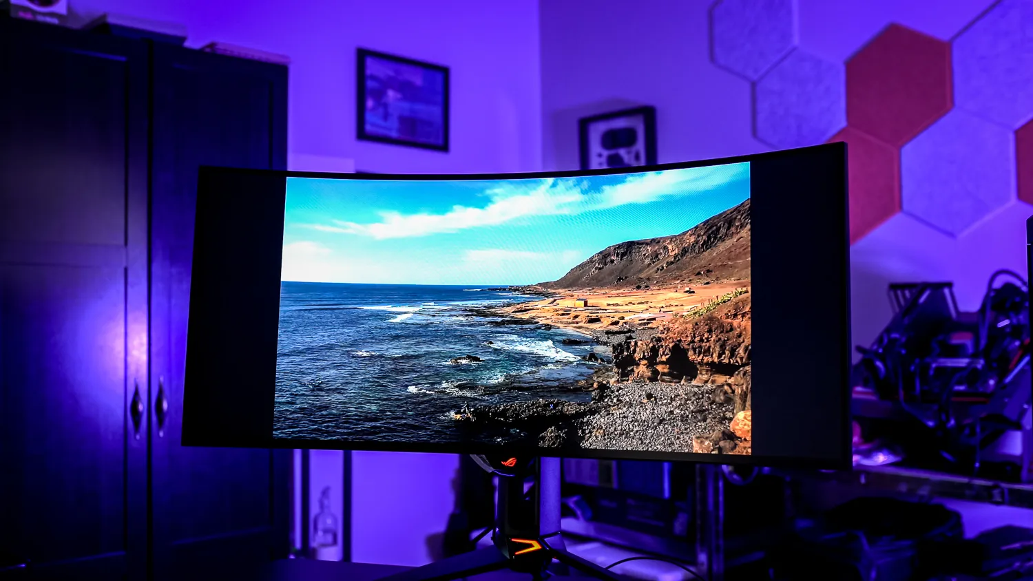 An HDR demo on the PG34WCDM