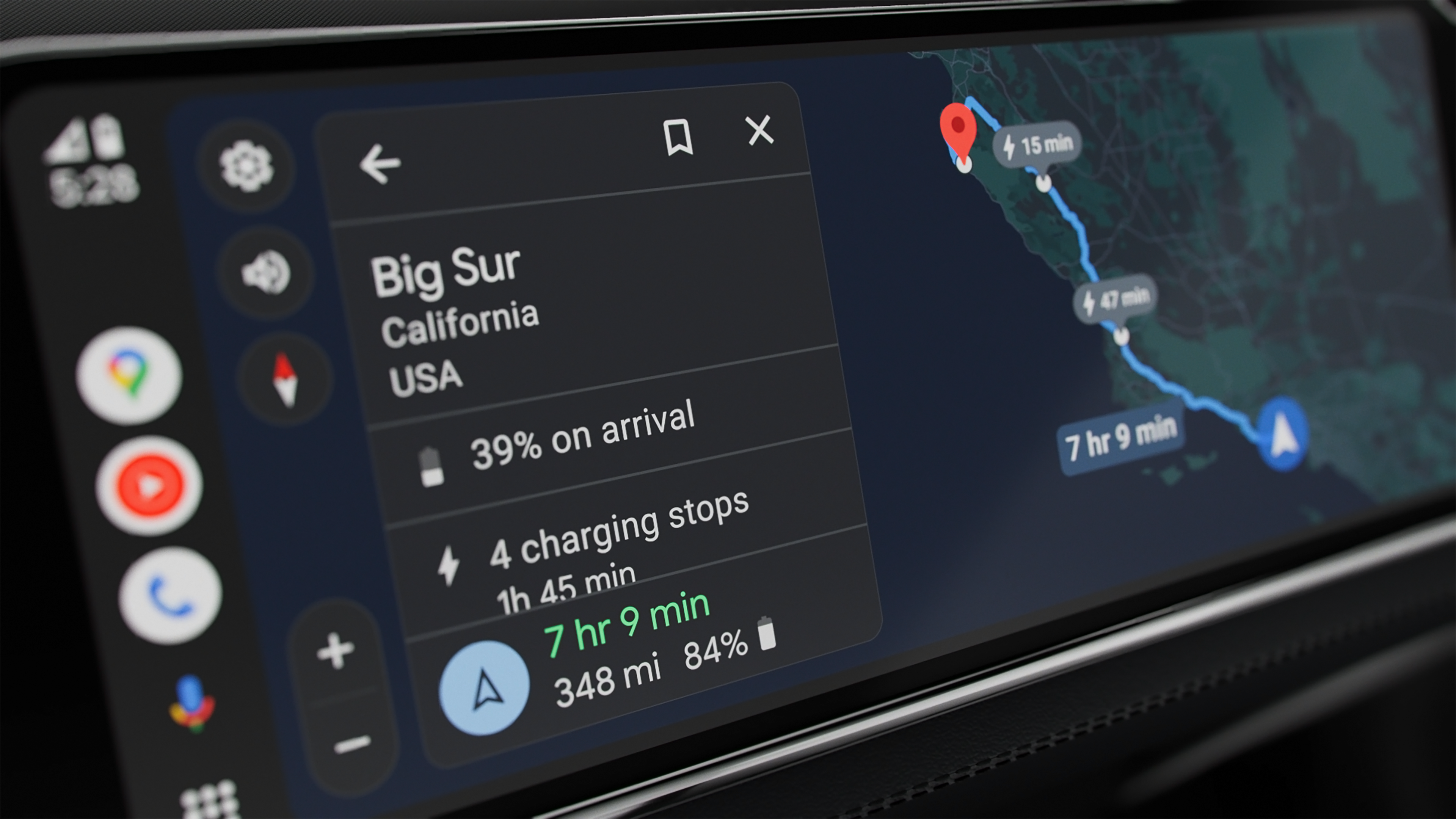 Интерфейс Android Auto с отображением времени зарядки электромобиля.