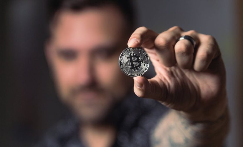 Bitcoin ganha impulso