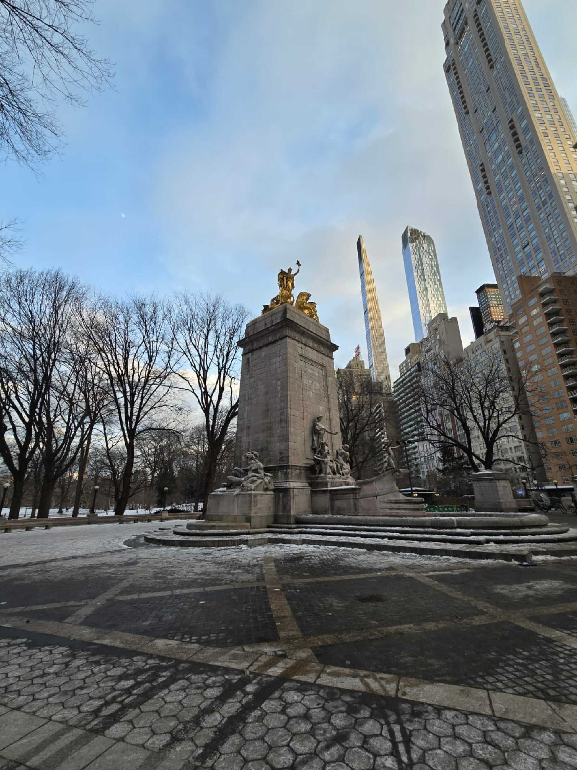 Galaxy AI 24 hr time lapse con statua del Columbus Circle