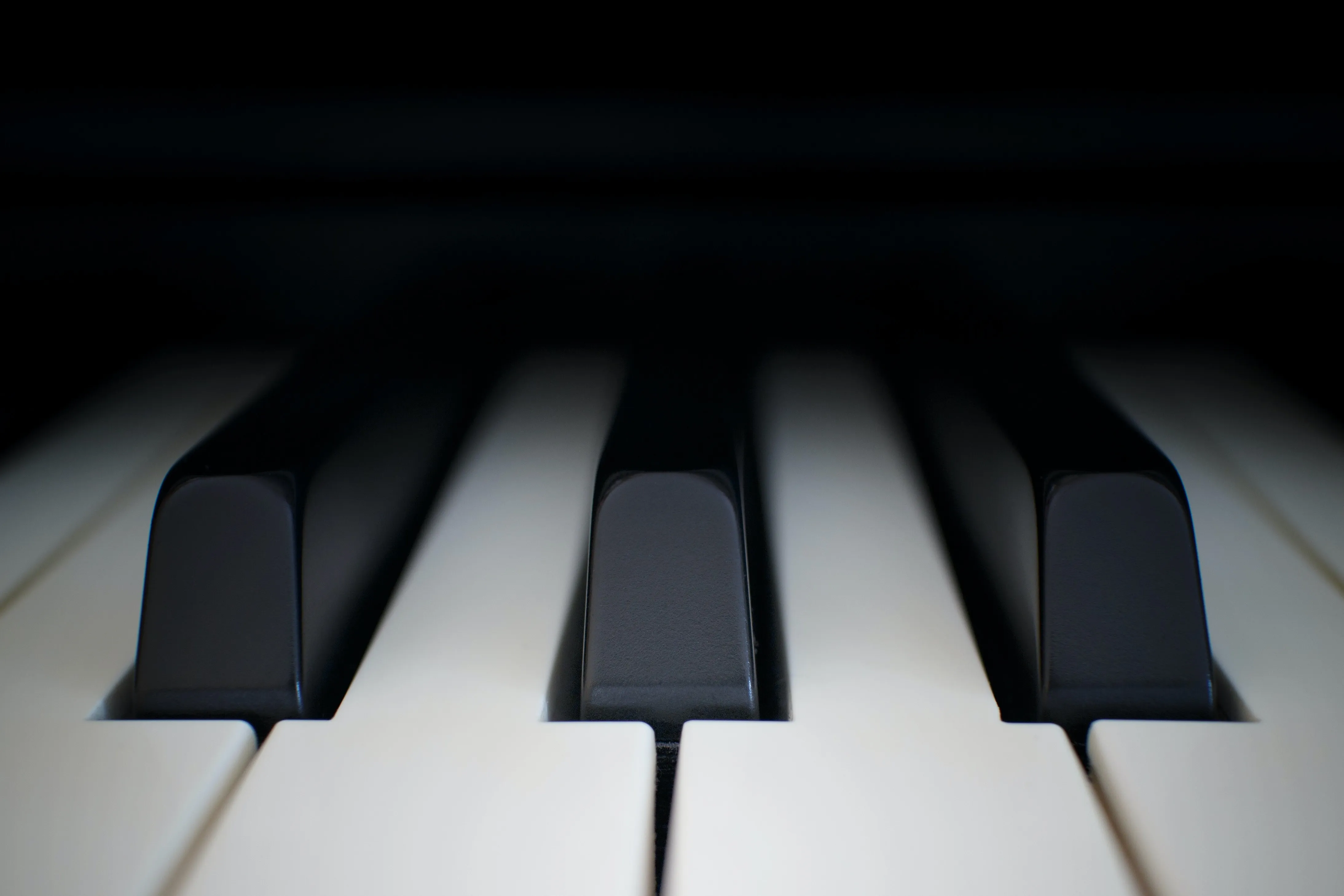 Близкий вид клавиш фортепиано