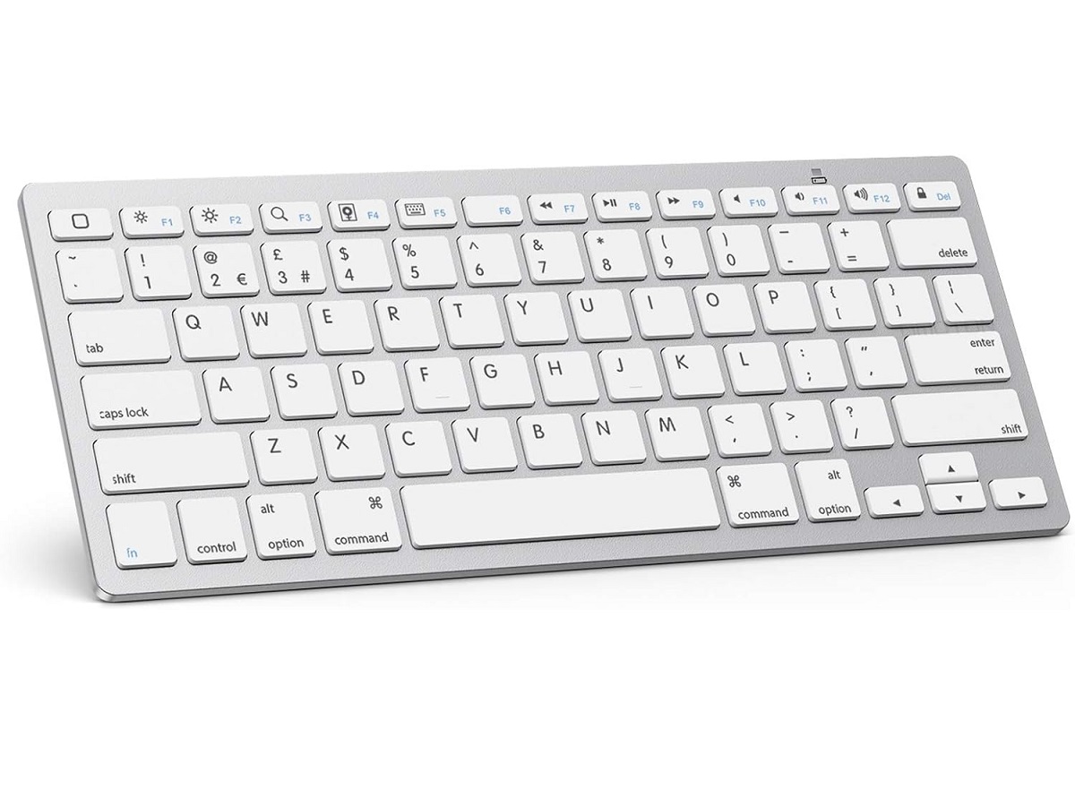 The Omoton KB066 Bluetooth Keyboard for iPad