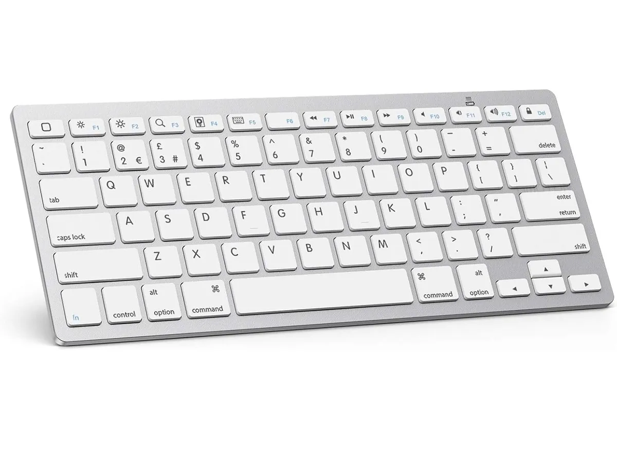 The Omoton KB066 Bluetooth Keyboard for iPad