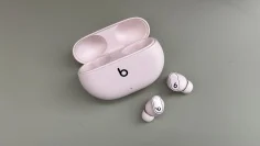 Fones de ouvido Ivory Beats Studio Buds+ com estojo de carregamento