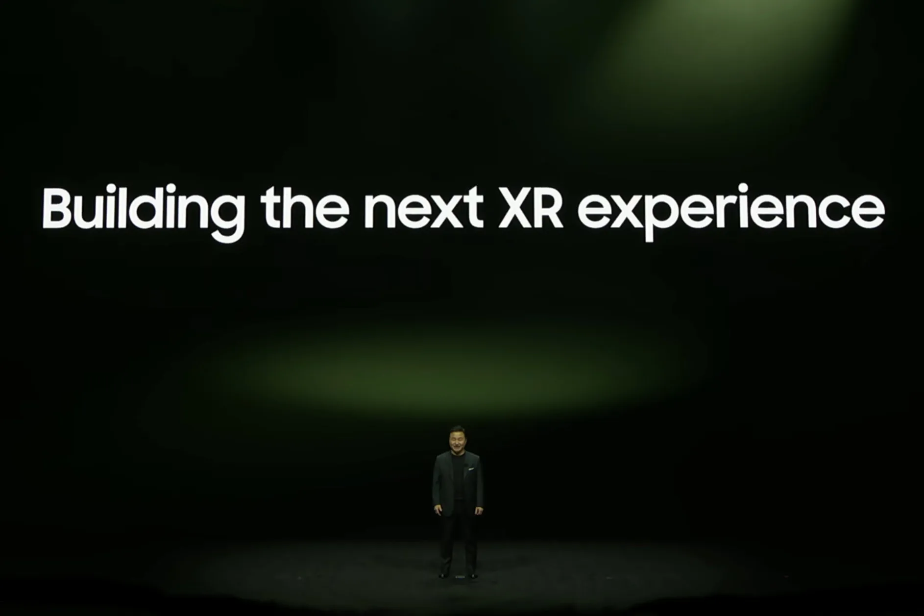 TM Roh di Samsung presenta i piani XR all'evento Galaxy Unpacked 2023.