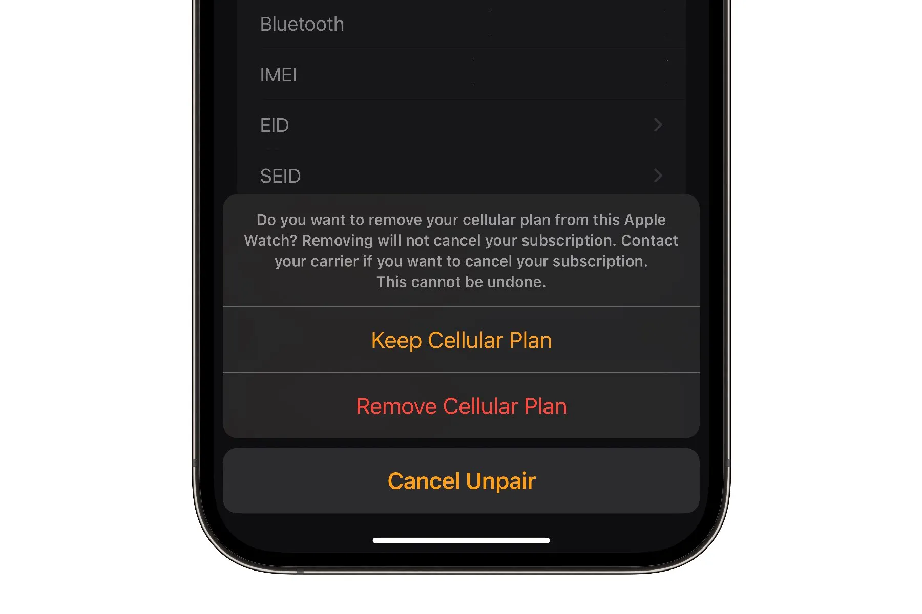 iPhone mostrando a opção de Manter ou Remover plano celular ao desemparelhar o Apple Watch.