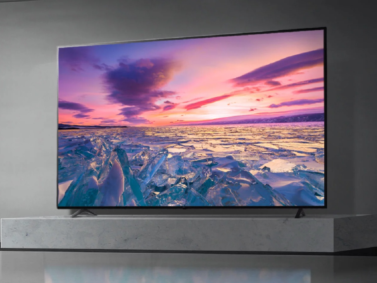 A TV LG UQ7070 ZUE Series 4K com uma paisagem congelada na tela.