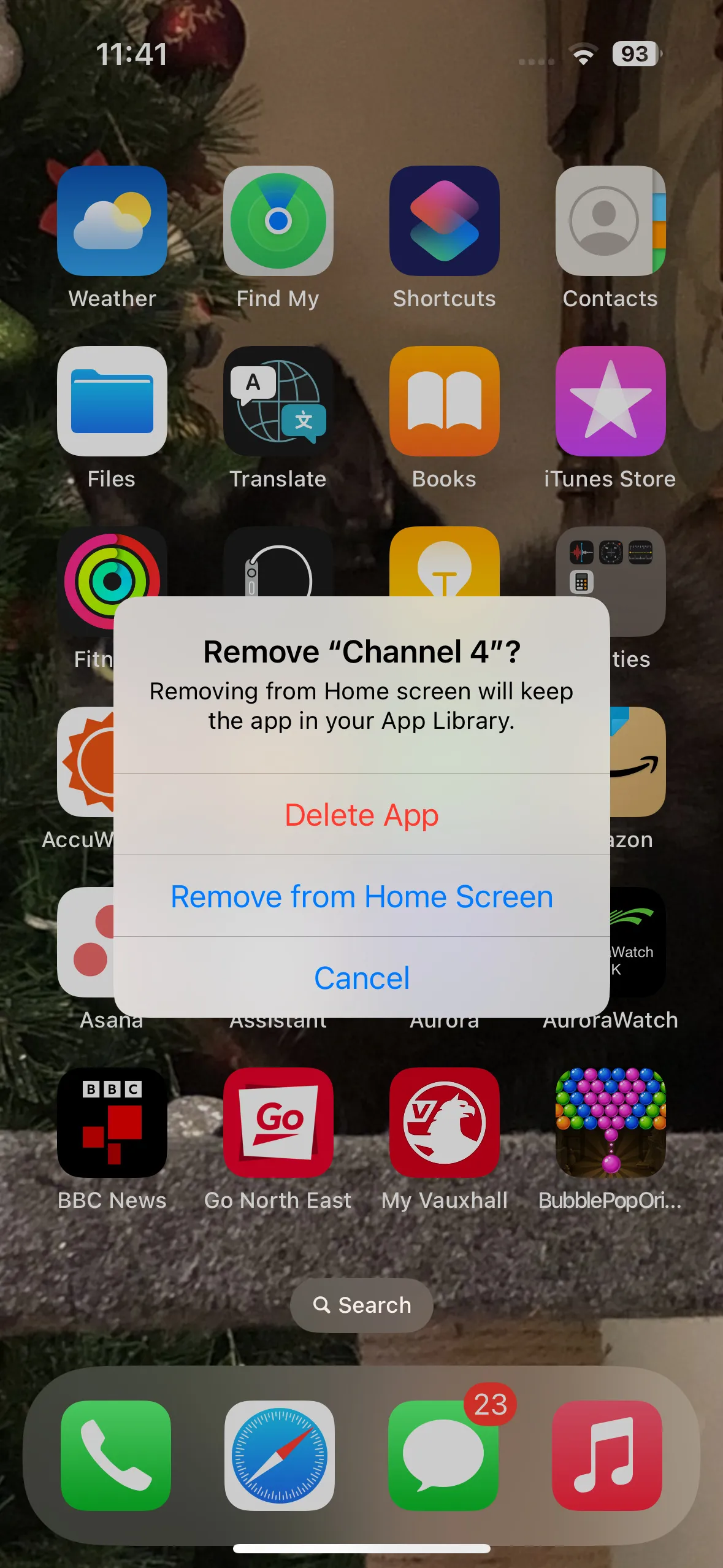 Ocultando o aplicativo Channel 4 da tela inicial do iPhone.