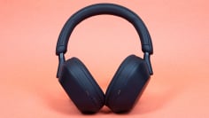 Fones de ouvido Sony WH-1000XM5 pretos
