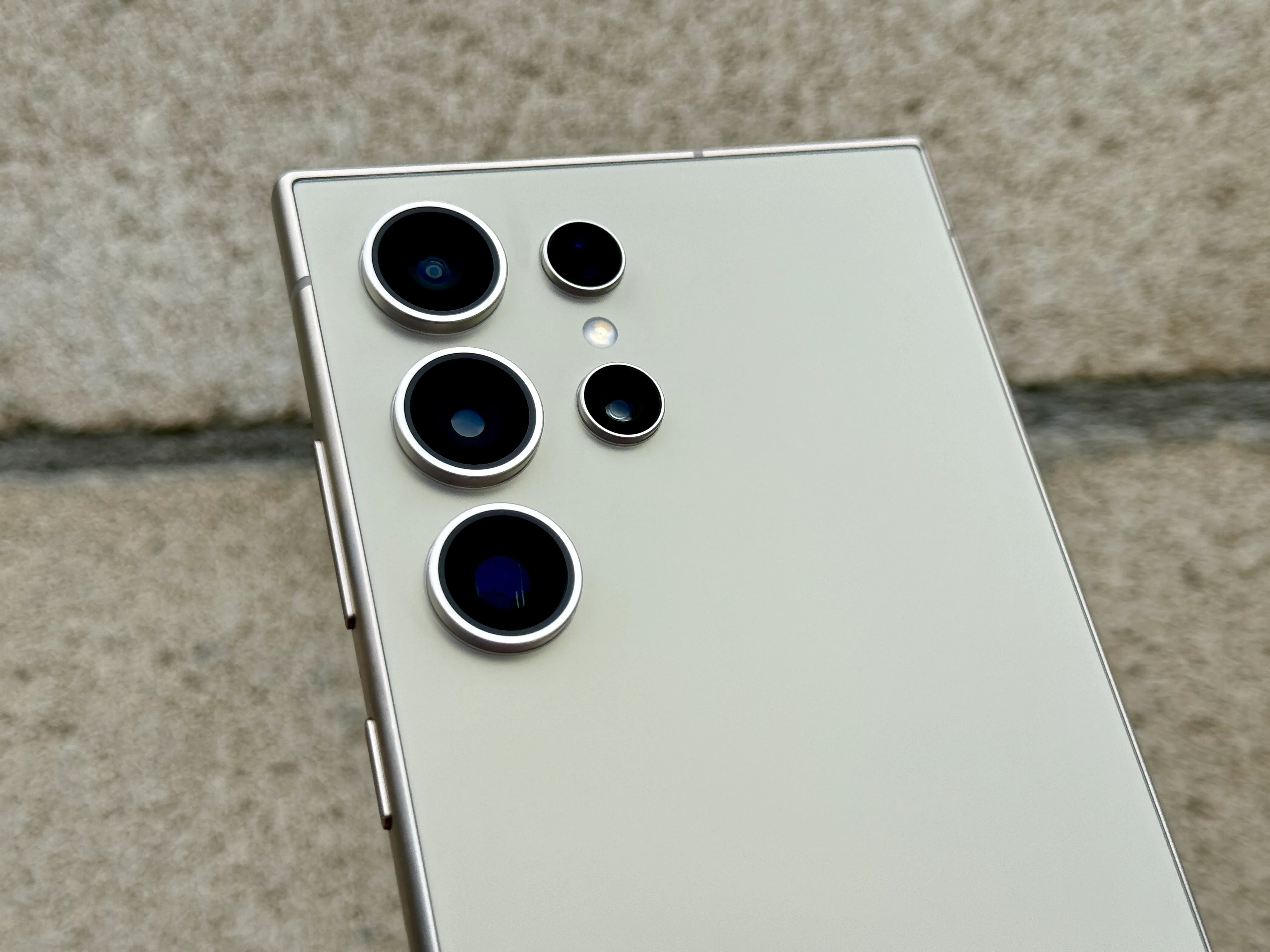 Modulo fotocamera Samsung Galaxy S24 Ultra in grigio titanio