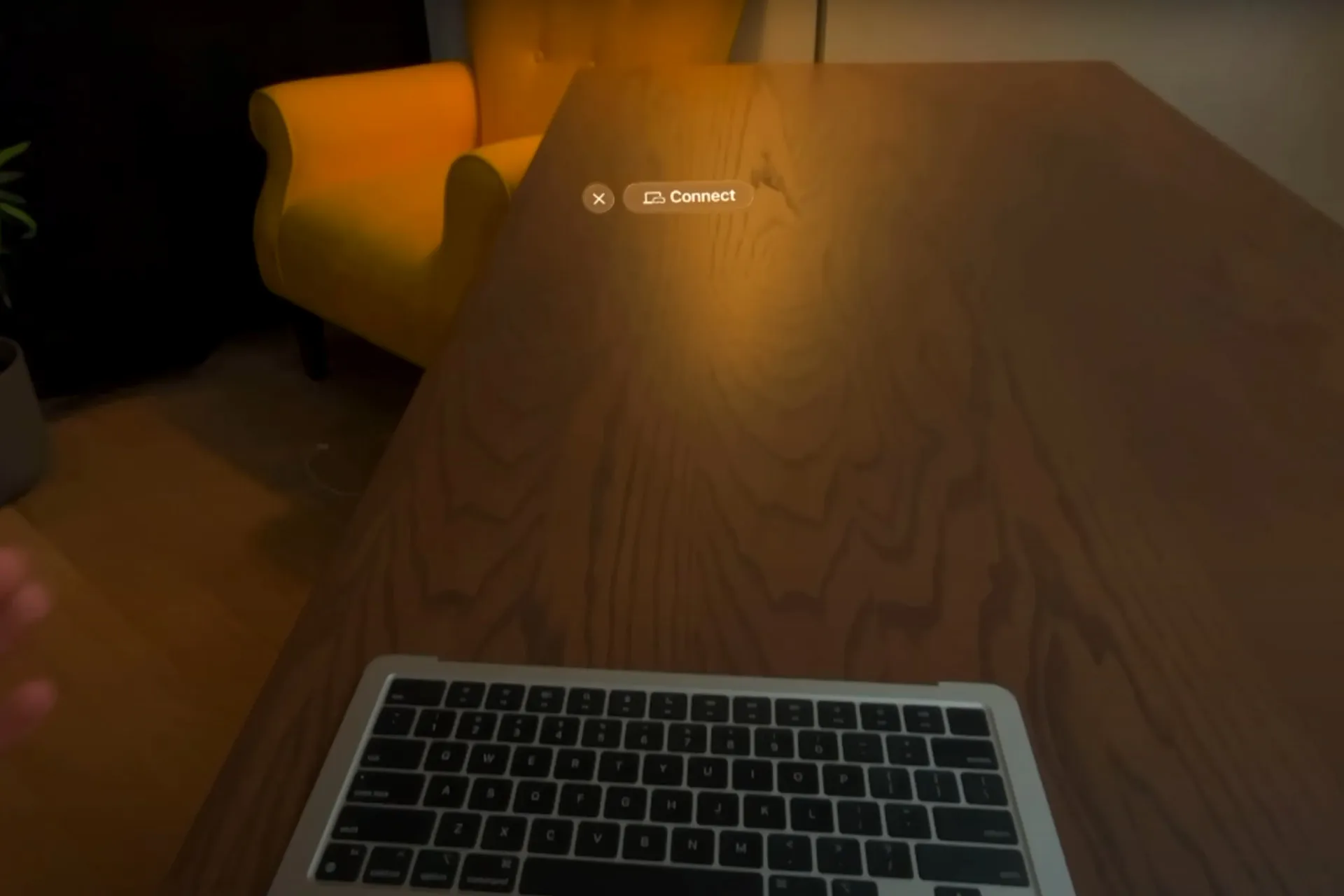 Il Vision Pro riconosce il MacBook e offre di collegarsi, anche se manca uno schermo.