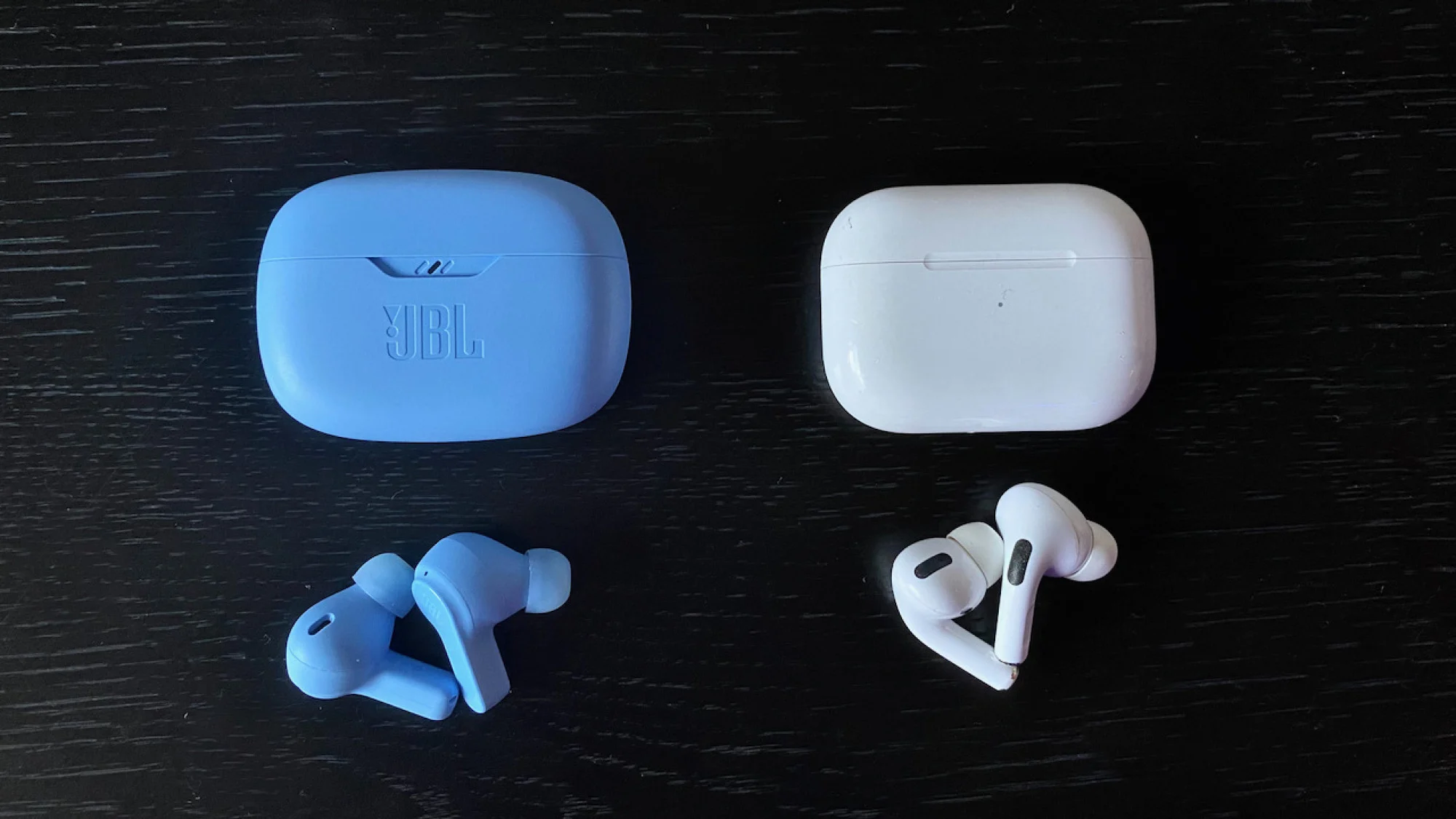 Comparación de los auriculares JBL Vibe Beam con mis Apple AirPods Pro