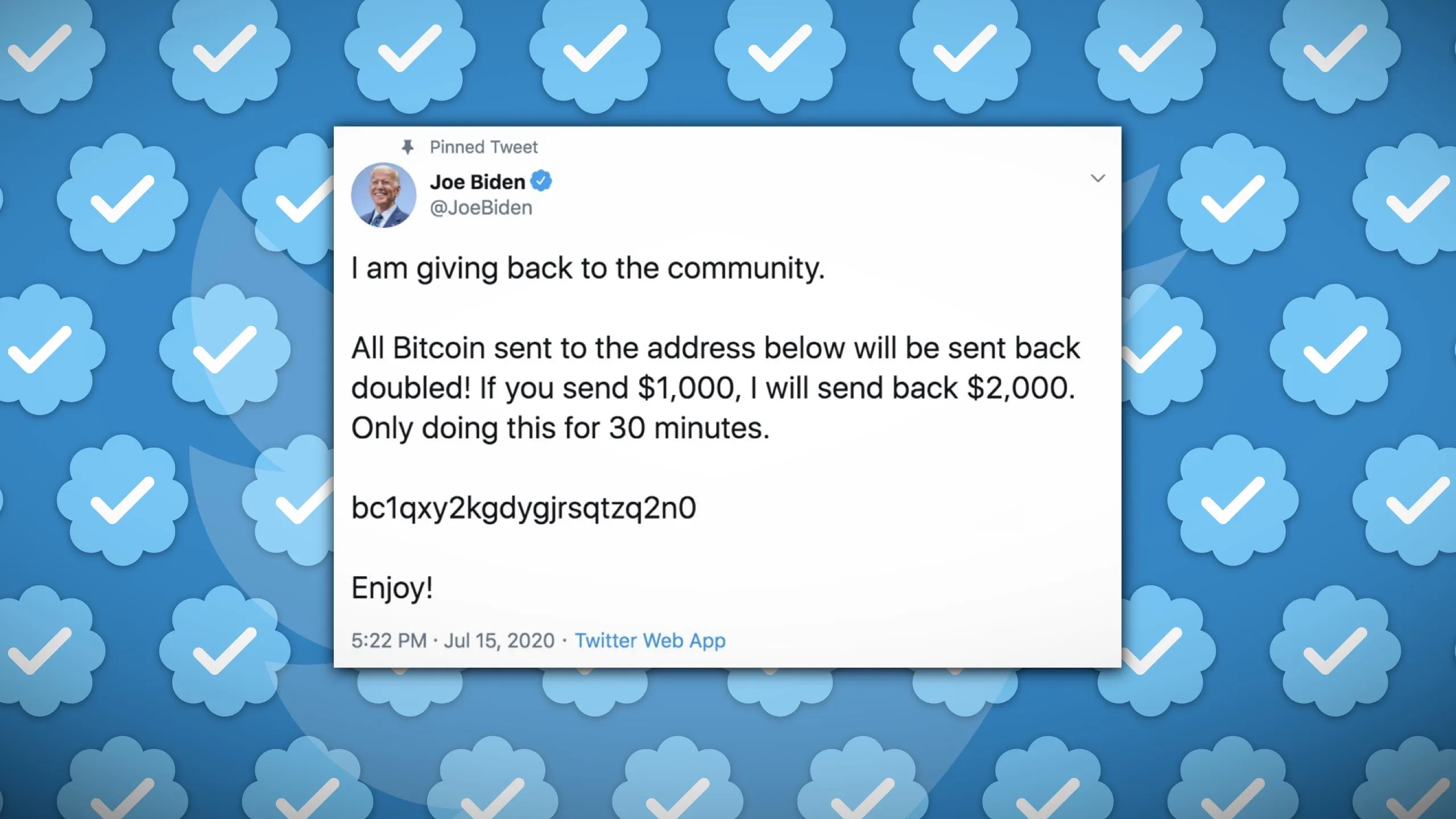 Uno sfondo di verifiche blu su Twitter sovrapposto ad un tweet da un account hackerato di Joe Biden che diffonde uno scam criptovalutario