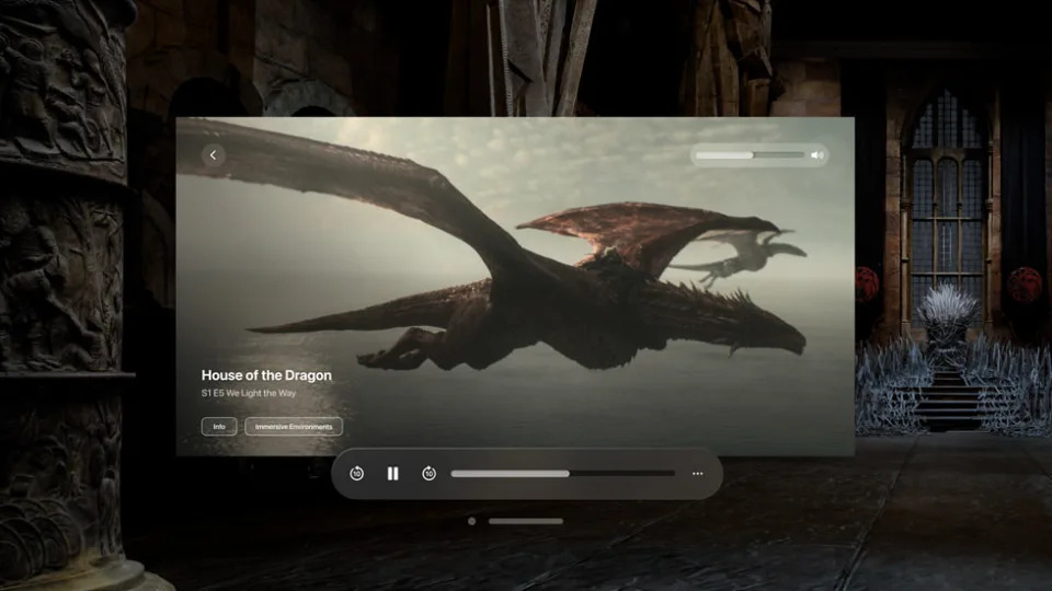 Immagine dell'app Max su VisionOS. Uno schermo mostra House of the Dragon in primo piano con la sala del Trono di Ferro sullo sfondo.