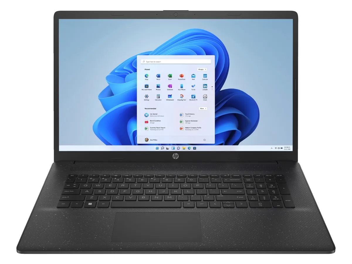 O laptop HP de 17 polegadas em um fundo branco.
