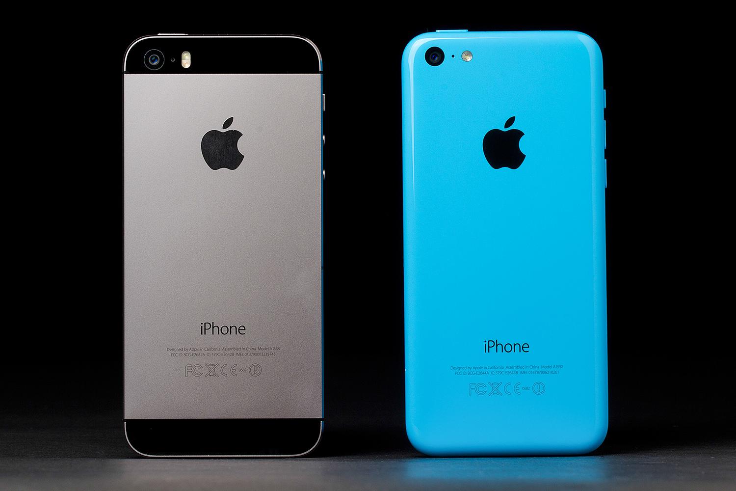 Сравнение задней панели iPhone 5C и 5S