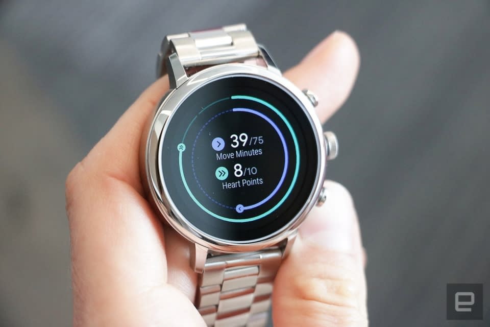 Interfaccia Google WearOS su uno smartwatch.