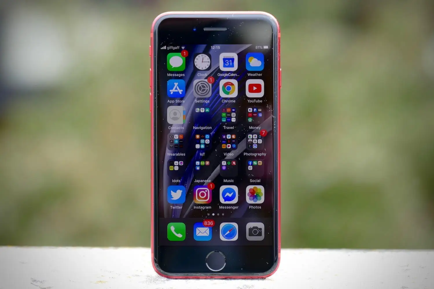 La parte anteriore dell'iPhone SE (2020).