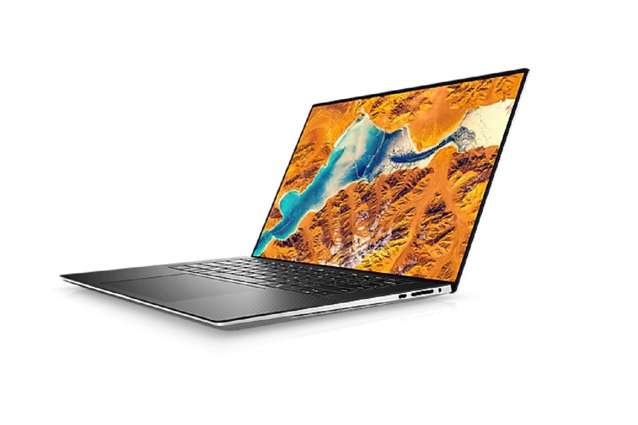 Un laptop Dell XPS 15 su uno sfondo bianco.