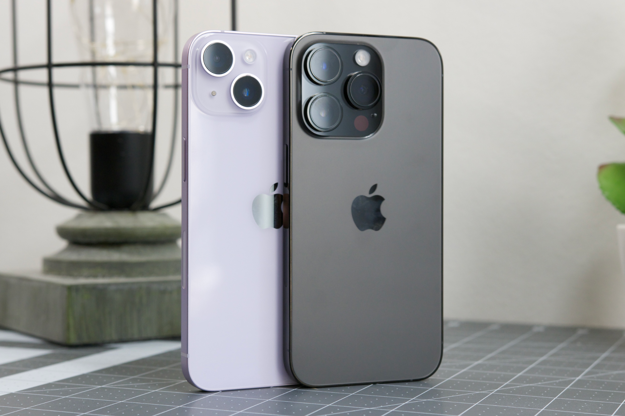 L'iPhone 14 Pro e l'iPhone 14.