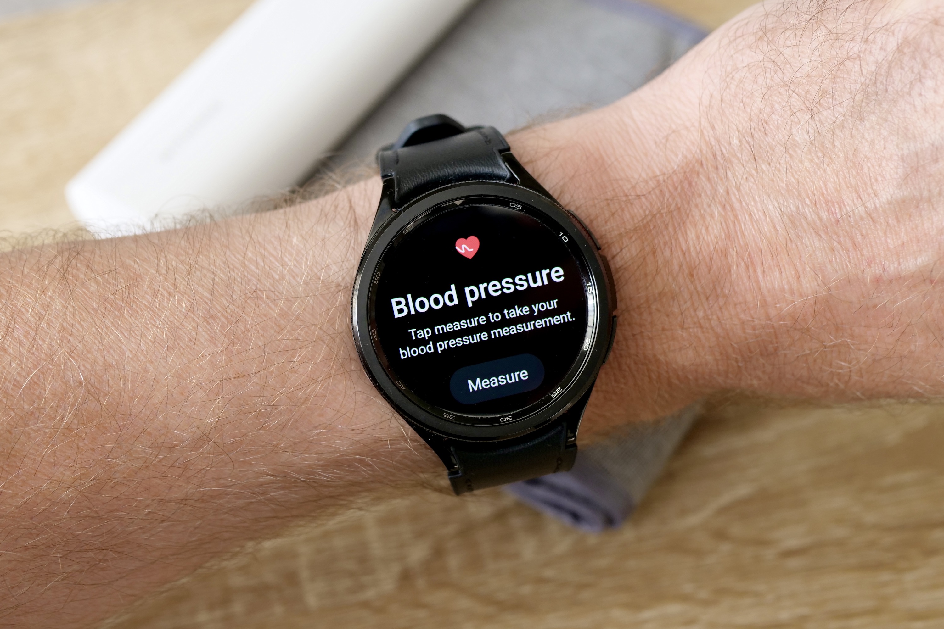 Измерение кровяного давления на Samsung Galaxy Watch 6 Classic.