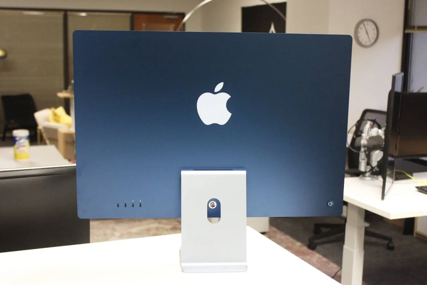 苹果iMac M3评测蓝色