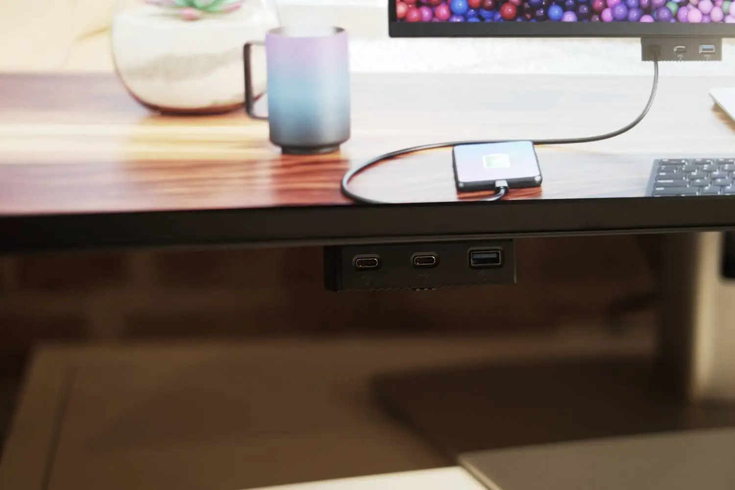 Puertos USB frontales en el monitor UltraSharp 40 5K
