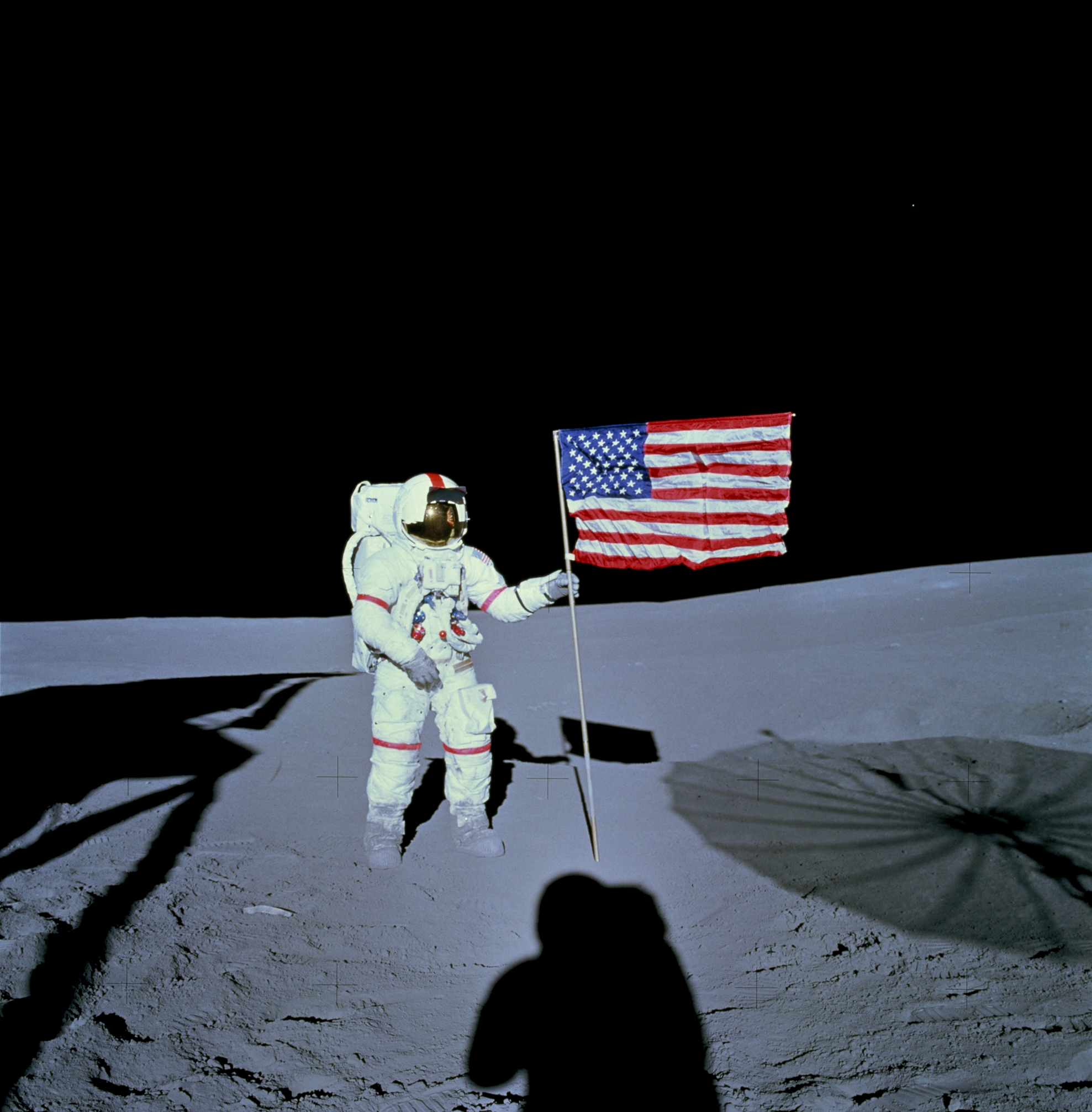 艾伦·谢泼德在月球上的照片，NASA