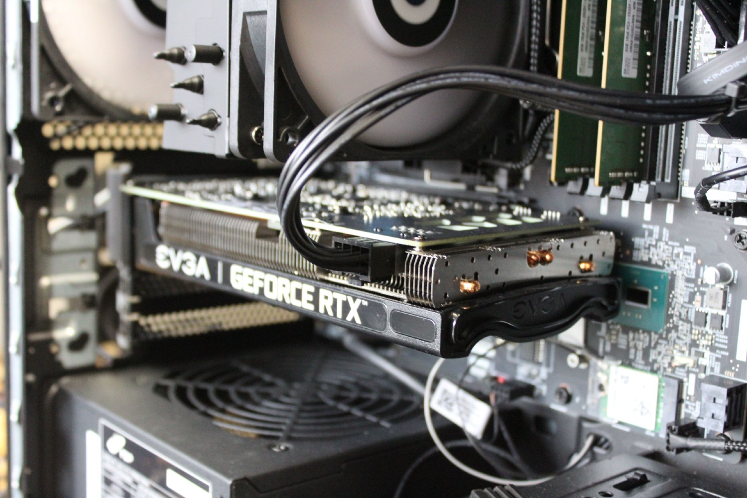 Una GPU RTX 3060 instalada en una PC.