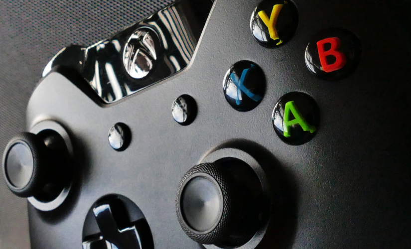 Virgin Media在一月特卖中提供免费Xbox。Xbox控制器的近景