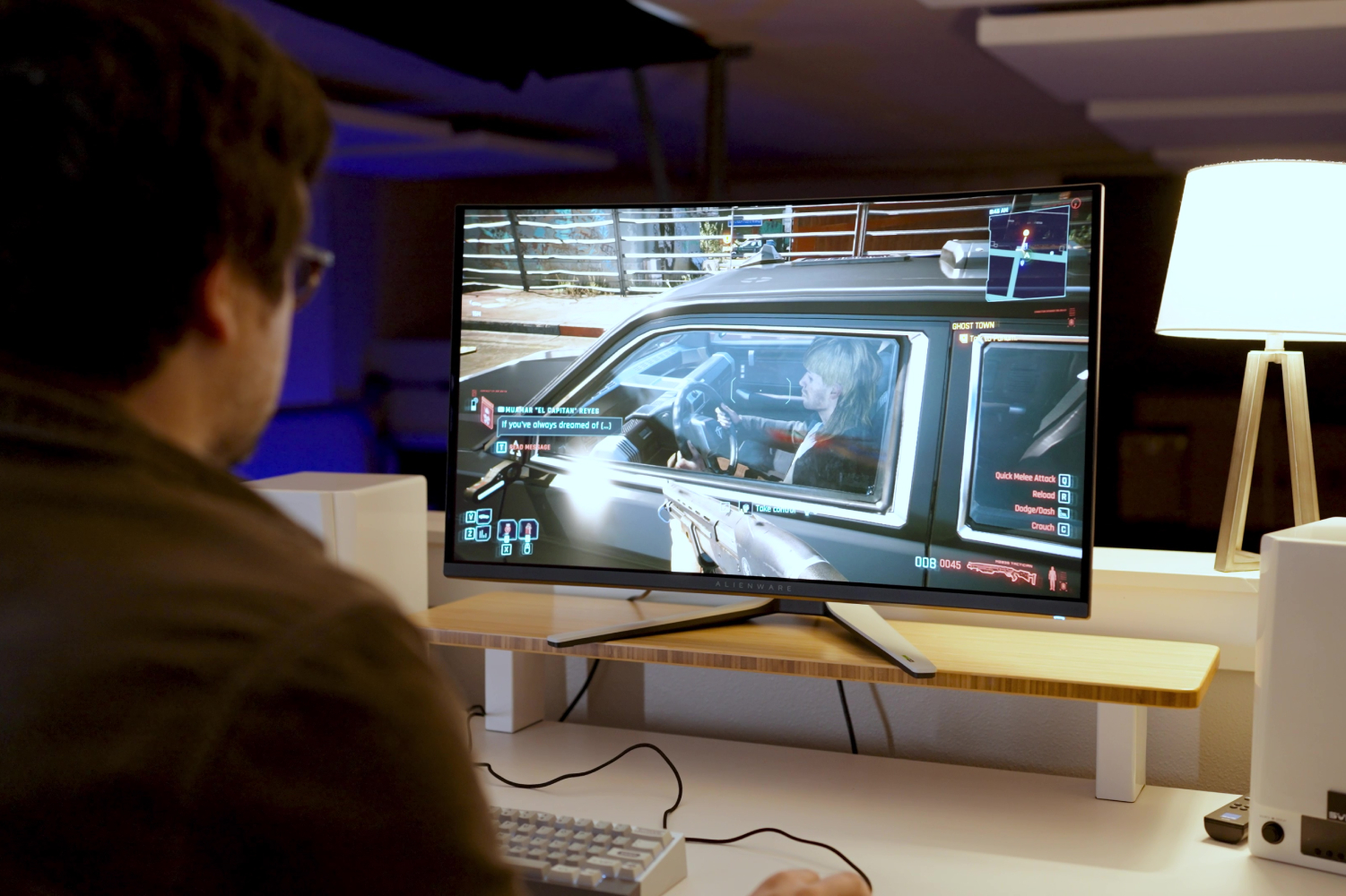 Cyberpunk 2077 giocato sul monitor Alienware 32 QD-OLED.