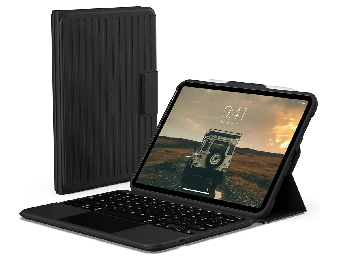O UAG Rugged Bluetooth Keyboard com um iPad