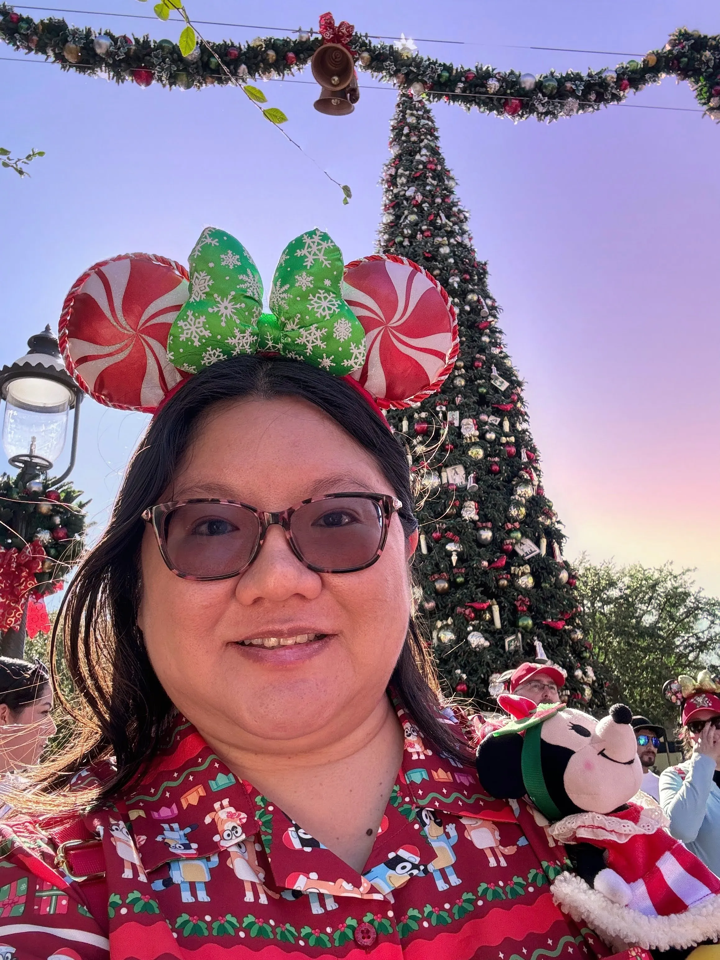Selfie no Disneyland editada com Magic Editor no Google Pixel 8 Pro.