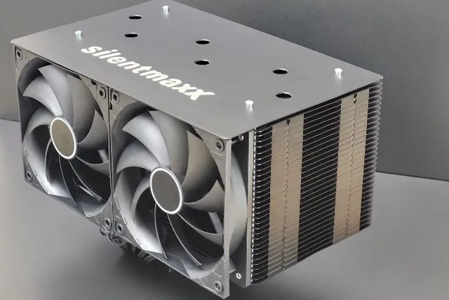 Cooler de CPU SilentMaxx Titan com ventoinhas.