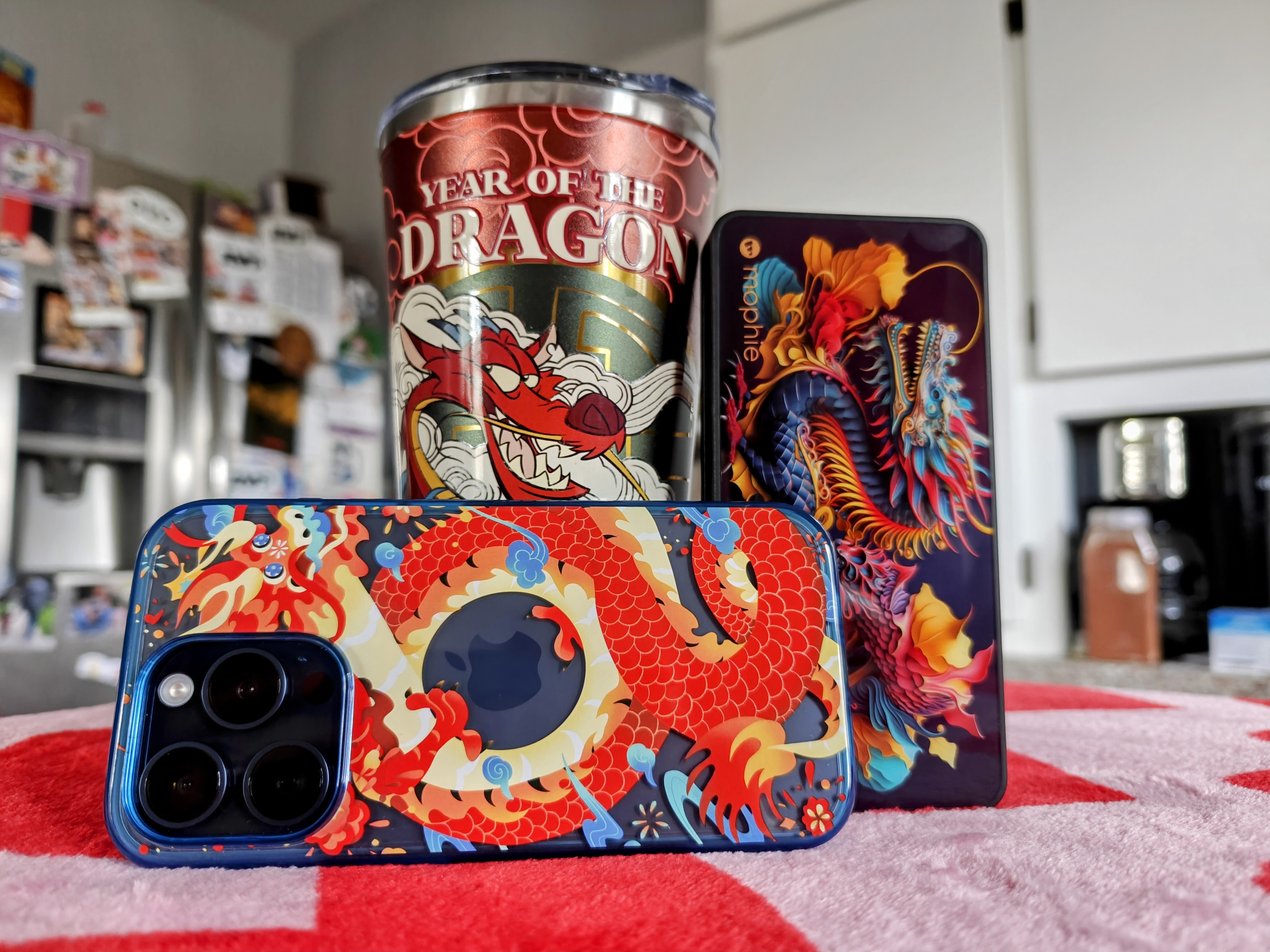 OtterBox Lumen Series Año del Dragón para iPhone 15 Pro