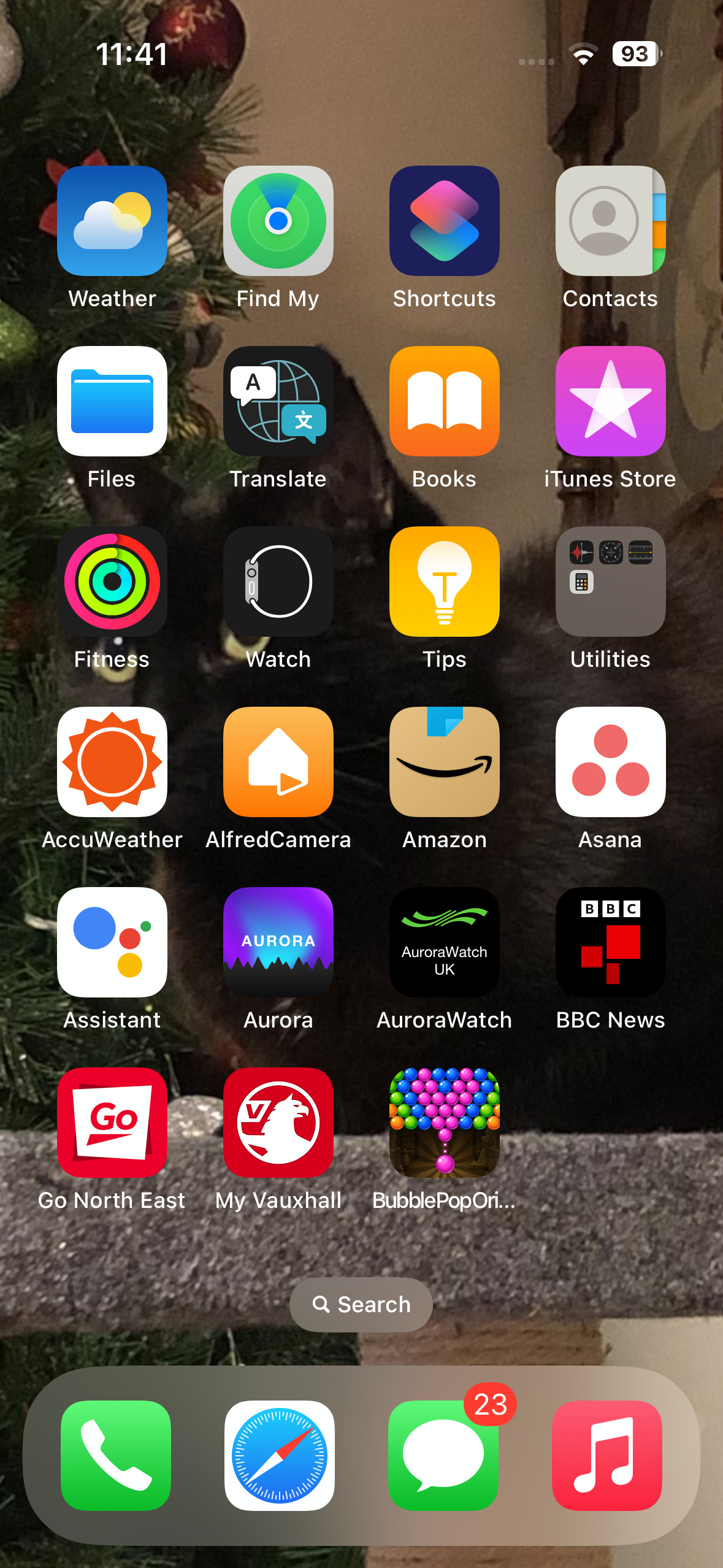 La schermata home dell'iPhone con l'app Channel 4 rimossa.