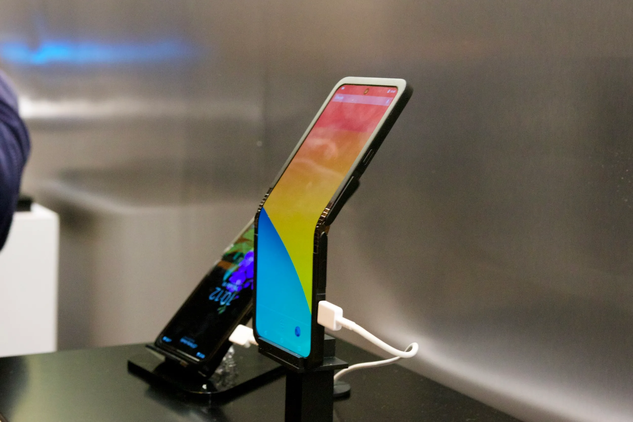 Samsung’s “In&Out” folding phone concept al CES 2024