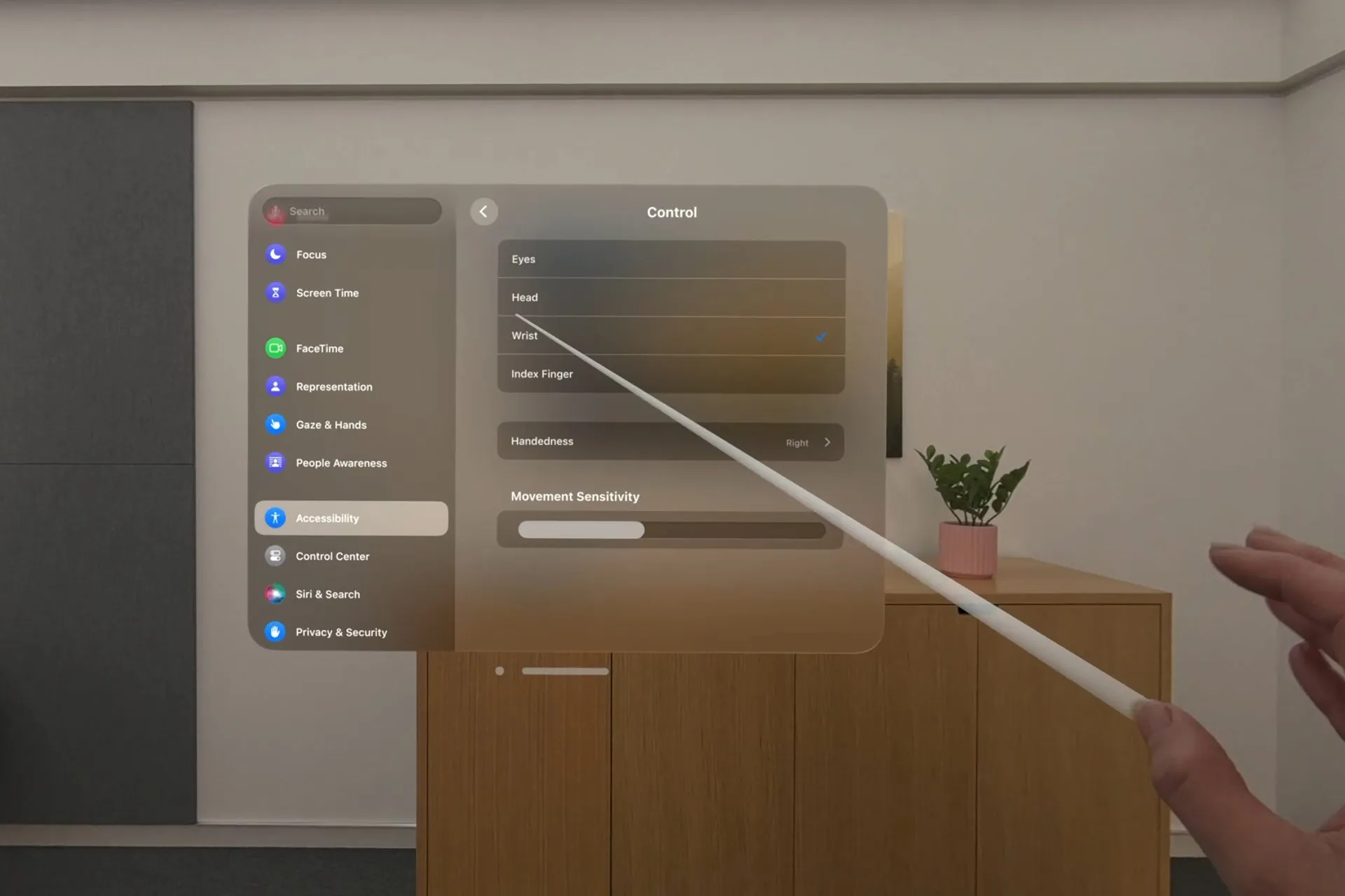 Il Controllo Puntatore è una funzionalità di accessibilità del Vision Pro di Apple che ti permette di utilizzare le mani al posto dello sguardo.