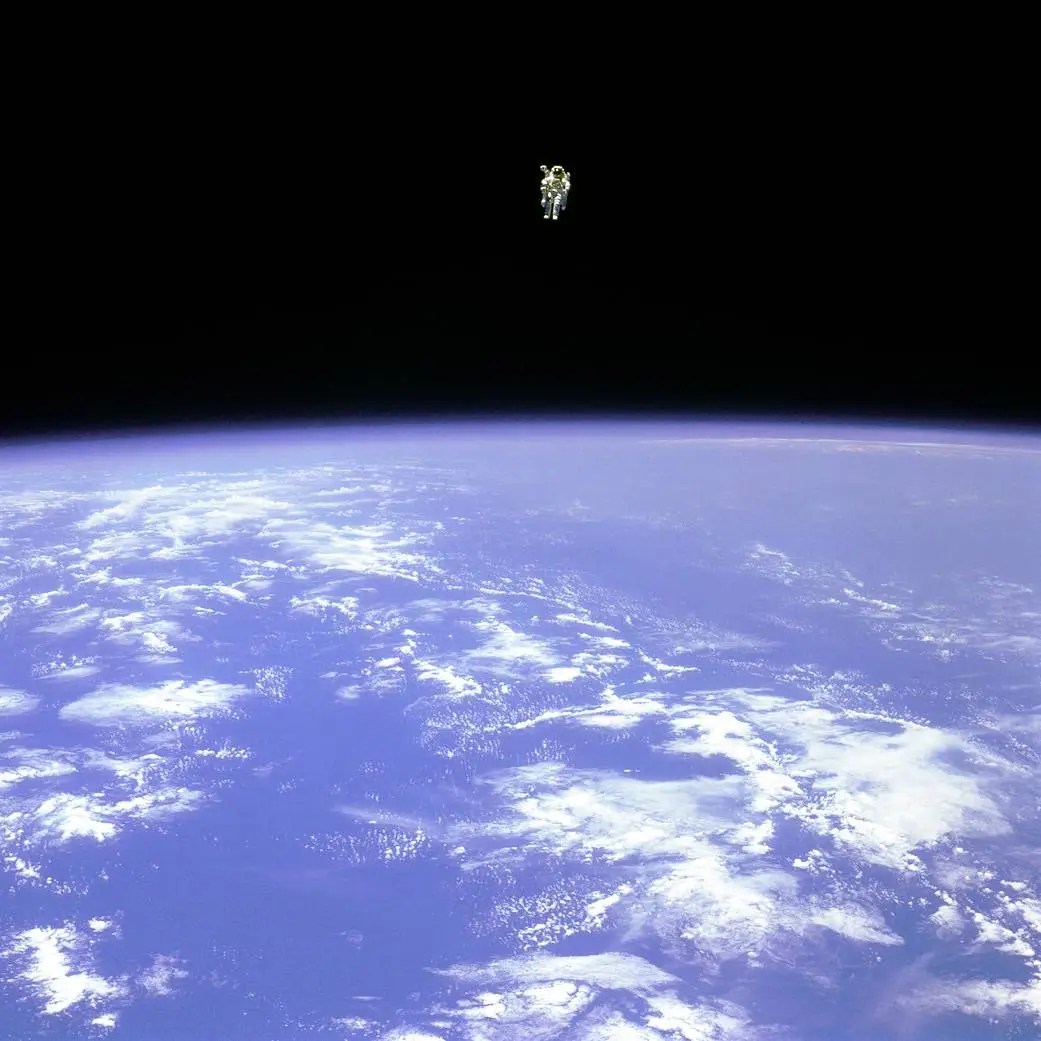 Histórica caminata espacial de Bruce McCandless